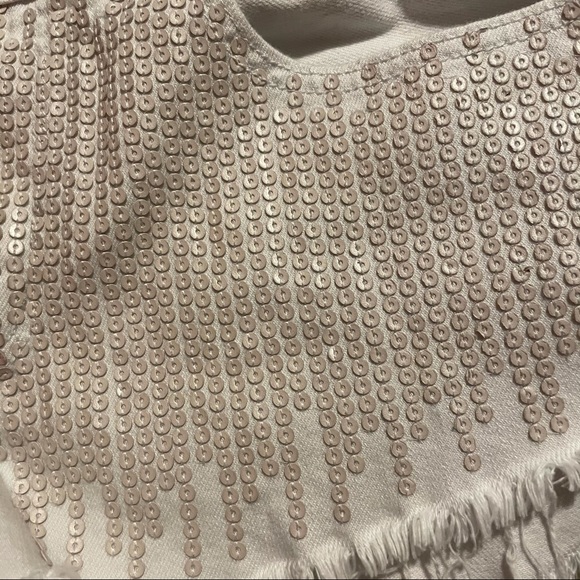 White denim shorts w/ sequin detail 🌼 - Picture 6 of 7